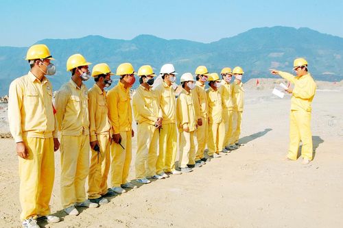 Thi đua bảo vệ an ninh Tổ quốc