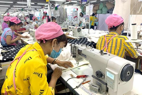 Tạo việc làm cho lao động nữ
