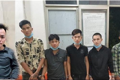 Nhóm công nhân kéo hơn 20 'anh em xã hội' đi giải quyết mâu thuẫn