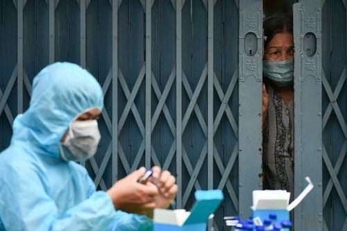 Chính phủ yêu cầu phát ngay thuốc kháng virus cho người mắc Covid-19