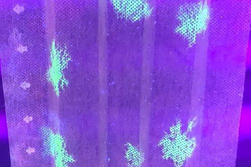 Khẩu trang phát sáng khi có virus SARS-CoV-2