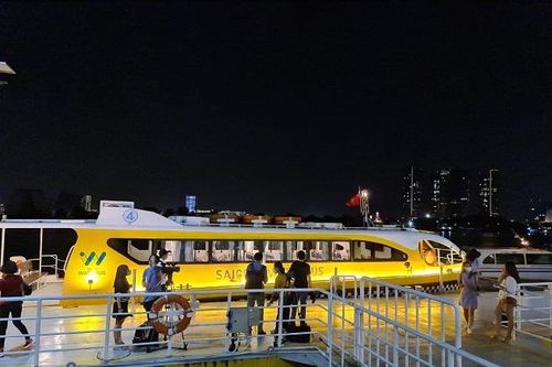 TP Hồ Chí Minh: Buýt sông đêm chính thức hoạt động với mức giá chỉ 15.000 đồng/lượt