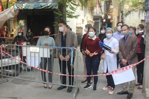Lãnh đạo quận Hai Bà Trưng kiểm tra, chỉ đạo gỡ khó tại 2 địa bàn có ổ dịch Covid-19
