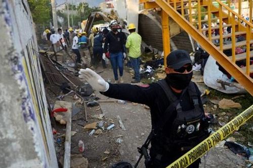 Thêm nhiều nạn nhân tử vong trong vụ lật xe chở người di cư ở Mexico