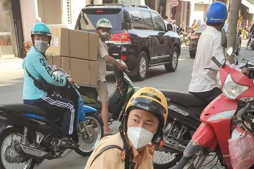 CSGT rút súng khống chế kẻ đâm 2 phụ nữ ở quận 1