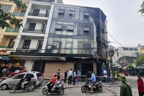 Thanh Hóa: Phòng khám nha khoa bốc cháy lúc rạng sáng, ô tô 5 chỗ bị thiêu rụi