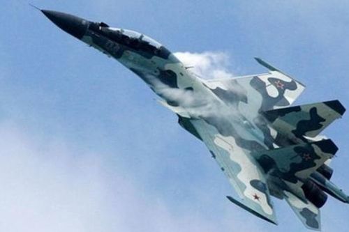 Giữa căng thẳng Nga-Mỹ, máy bay chiến đấu Su-30 hộ tống trinh sát P-8A trên Biển Đen