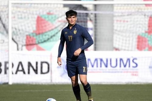 Trung vệ tuyển Thái Lan chia tay AFF Cup 2020 vì bệnh đau dạ dày