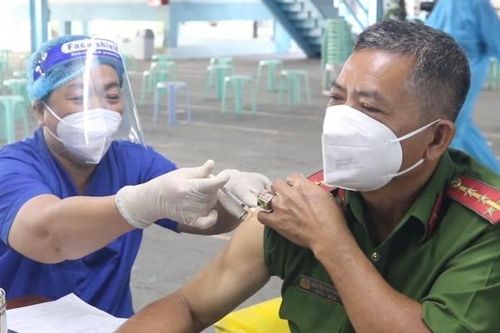 Người ngoài tỉnh đến TP. HCM khám bệnh vẫn được tiêm mũi 3 vaccine ngừa Covid-19