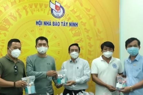 Tây Ninh trang bị thuốc điều trị Covid-19 cho đội ngũ làm báo