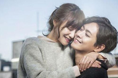 Tin lời đại gia rởm, gái trẻ yêu hết lòng rồi cay đắng biết mình thành 'đồ chơi'
