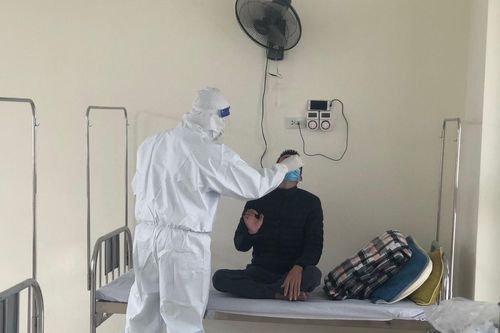 Trạm y tế lưu động thu dung F0 Hà Nội: Bệnh nhân triệu chứng nhẹ, nhưng công việc của cán bộ y tế 'nặng'