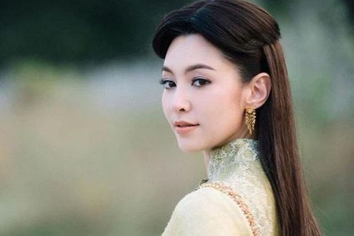 Sinh nhật mẹ chồng, tôi mua tặng bà cái áo 200 nghìn, bà nâng niu nhưng lại vứt hẳn chiếc vòng ngọc mấy triệu của chị dâu