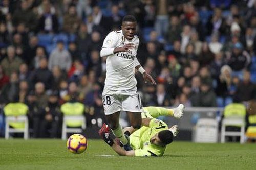 Vinicius vươn tầm siêu sao