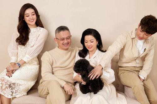 Á hậu Huyền My đón sinh nhật tuổi mới ấm áp, visual gia đình 'đỉnh của chóp' khiến netizen trầm trồ