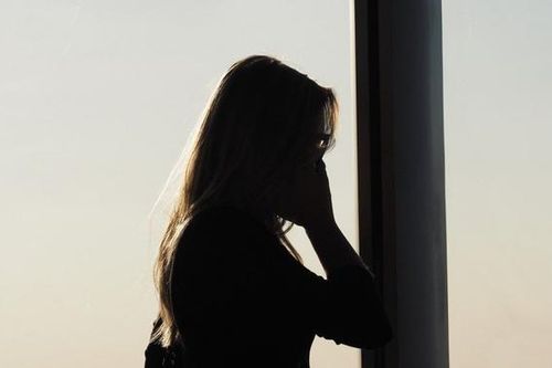 Trung Quốc: Bị cha mẹ ép kết hôn, bé gái gọi điện báo cảnh sát