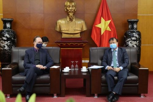 Bộ Công Thương sẵn sàng hỗ trợ doanh nghiệp Nga sản xuất ô tô