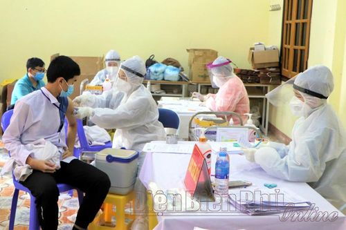 TP. Điện Biên Phủ: Tiêm mũi 2 vắc xin phòng Covid-19 cho học sinh bậc THPT