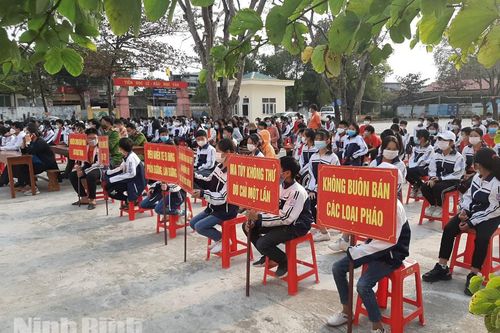 Công an huyện Yên Mô tuyên truyền các quy định của pháp luật cho học sinh