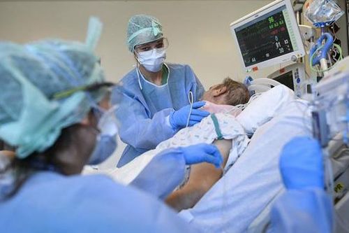 Trong 24 giờ qua, thế giới có thêm hơn 488.000 ca mắc mới và gần 5.400 ca tử vong