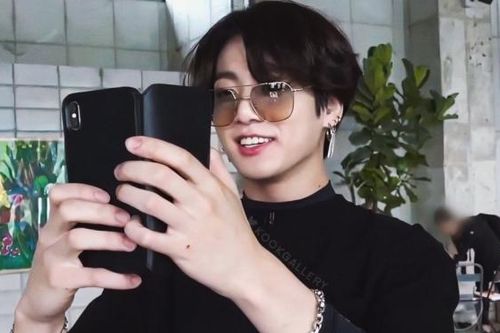 Ảnh chụp cậu út Jungkook BTS bằng điện thoại 'đốn tim' ARMY