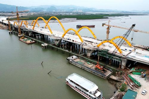 Nhiều công trình giao thông trọng điểm hối hả về đích
