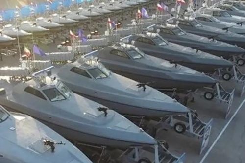 Bất chấp lệnh trừng phạt, Hải quân Iran tiếp nhận 110 tàu trang bị tên lửa
