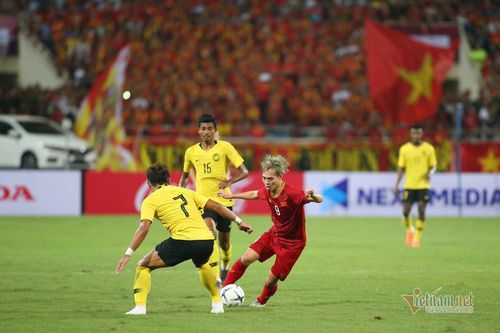 Chuyên gia dự đoán: Việt Nam thắng sát nút Malaysia