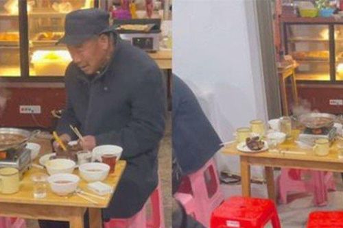 Cụ ông gọi nồi lẩu rồi đợi 3 tiếng không đụng đũa vì lý do đặc biệt