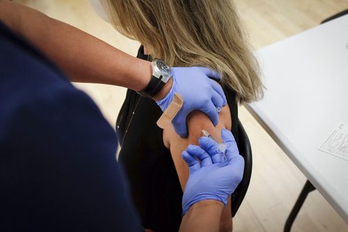 Nghiên cứu mới: Vaccine Pfizer liều tăng cường có khả năng chống Omicron