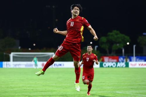 Công Phượng xé lưới Malaysia, tuyển Việt Nam 4 phút ghi 2 bàn