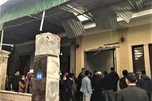 Nổ lớn trong căn nhà 2 tầng, gia chủ bị thương nặng