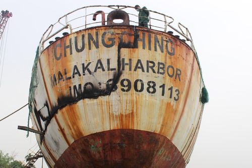 Khởi tố vụ buôn lậu tàu biển 3.200 tấn để phá dỡ, bán sắt vụn