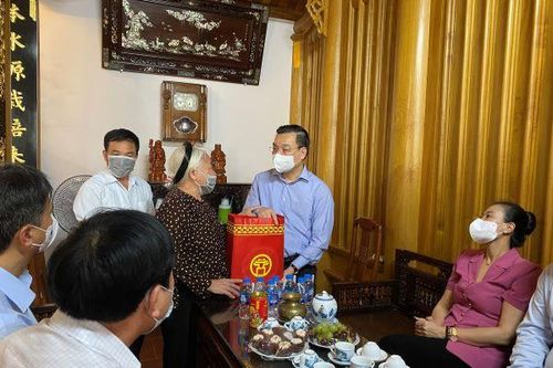 Hà Nội tặng quà dịp Tết Nguyên đán Nhâm Dần 2022 cho gần 915.000 đối tượng chính sách