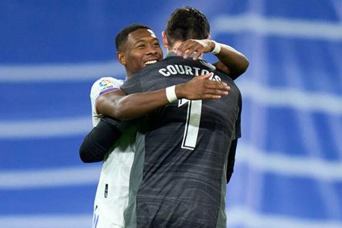 Real Madrid 2-0 Atletico: Courtois và Vinicius Jr rực sáng, Real Madrid xây chắc ngôi đầu