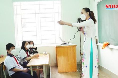 Ngày đầu học sinh TPHCM trở lại trường học trực tiếp