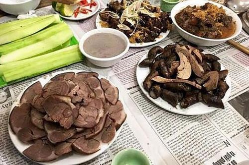 Lời đồn 'chó báo oán' khiến phố thịt chó Nhật Tân lừng danh biến mất?