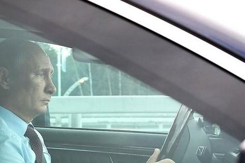 Tổng thống Nga Putin tiết lộ từng làm tài xế taxi hồi những năm 1990