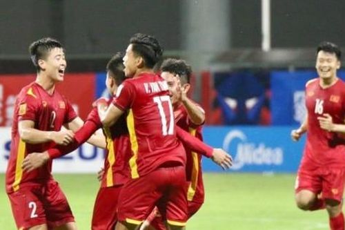 Đội tuyển Việt Nam xét nghiệm COVID-19, ông Park nghiên cứu đấu Indonesia