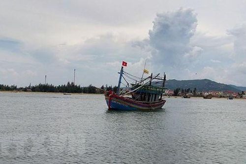 Tàu cá trôi tự do trong thời tiết xấu, 15 ngư dân kêu cứu ở Hoàng Sa