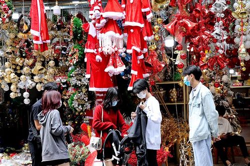 Thị trường đồ trang trí Noel sôi động trước dịp lễ Giáng sinh