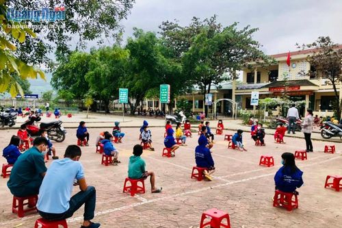 Quảng Ngãi có 25 học sinh là F0, nhiều trường chuyển sang dạy trực tuyến