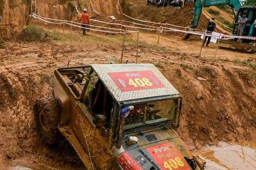 Chùm ảnh: Những màn 'phá xe' kịch tính trong giải VOC 2021