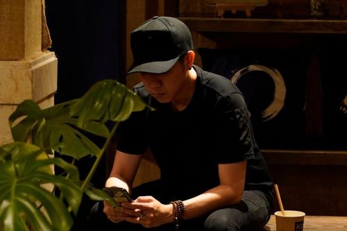 Đăng đàn thông báo đã chia tay bạn gái, Anh Đức bất ngờ công khai luôn gái đẹp mới được làm mai?