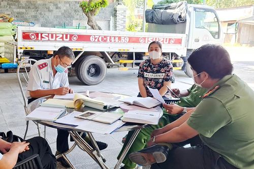 Phát hiện cơ sở kinh doanh 281 bao phân bón giả ở thị trấn Tịnh Biên