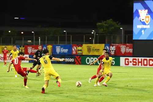 Thắng dễ Malaysia 3-0, Việt Nam rộng cửa vào bán kết