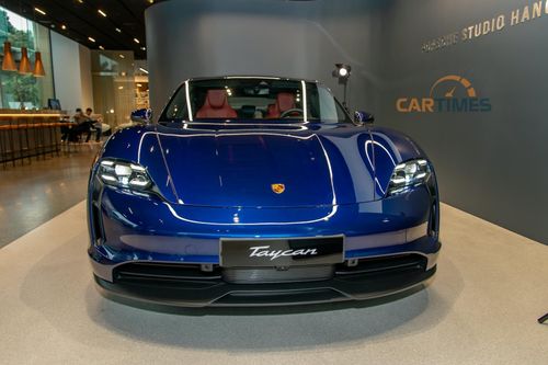 Chi tiết xe Porsche Taycan 4S tại Hà Nội: Tối giản nhưng đậm chất công nghệ và tương tai