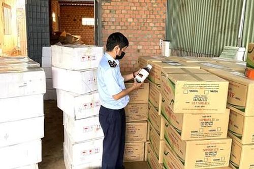 Phát hiện hơn 1.600 lít thuốc bảo vệ thực vật chứa chất cấm