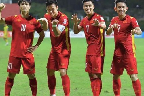 'Động thái lạ' của Công Phượng, Quang Hải sau chiến thắng 3-0 trước Malaysia khiến người hâm mộ sửng sốt