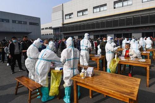 Lo ngại bùng phát COVID-19, Trung Quốc kêu gọi công nhân hạn chế về quê ăn Tết Nguyên đán